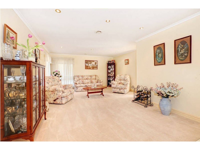 7 Salween Crescent, Roxburgh Park VIC 3064