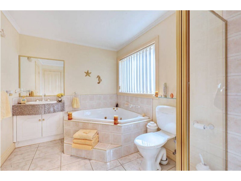 7 Salween Crescent, Roxburgh Park VIC 3064