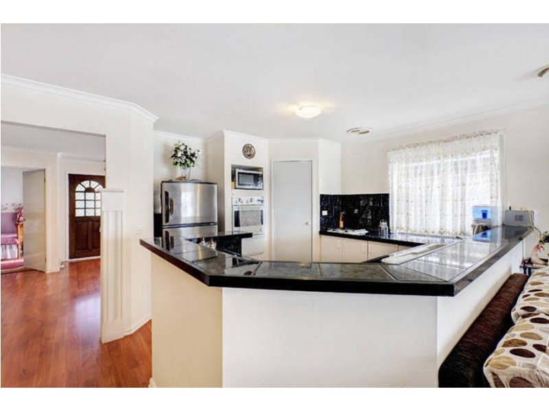 9 Crespin Place, Roxburgh Park VIC 3064