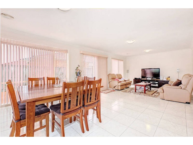 8 Villawood Avenue, Roxburgh Park VIC 3064