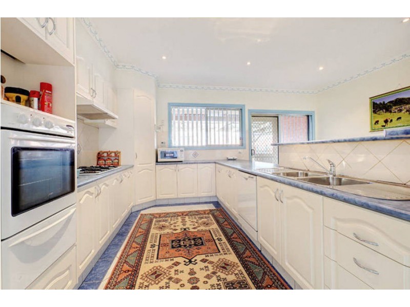 76 Kennedy Parade, Roxburgh Park VIC 3064