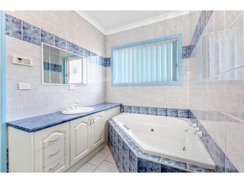 76 Kennedy Parade, Roxburgh Park VIC 3064