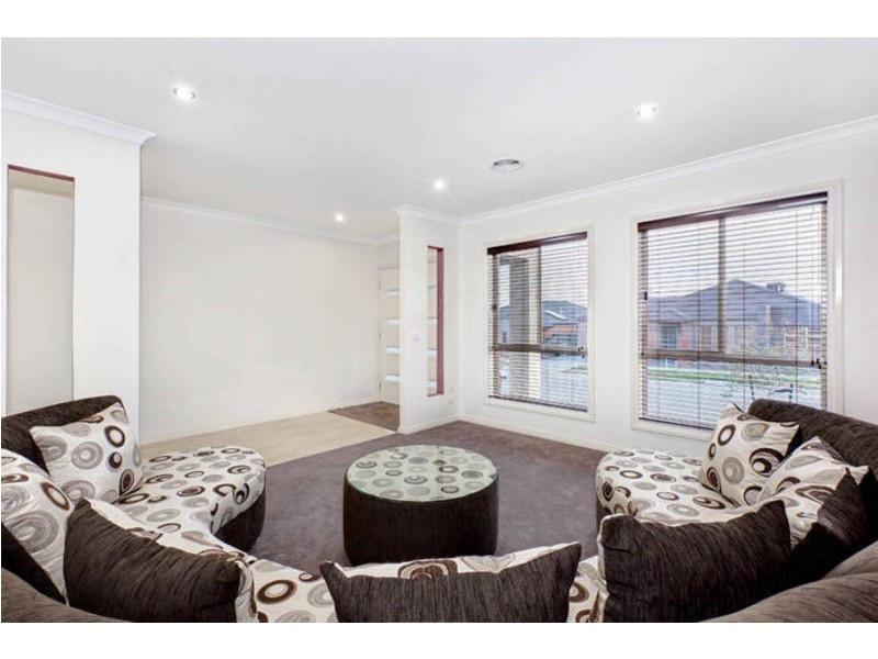 12 Black Range Avenue, Craigieburn VIC 3064