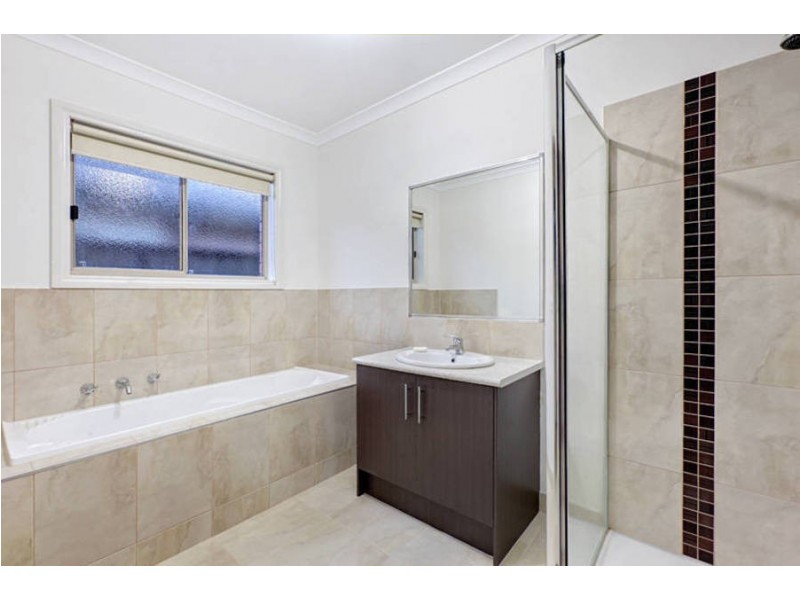 12 Black Range Avenue, Craigieburn VIC 3064