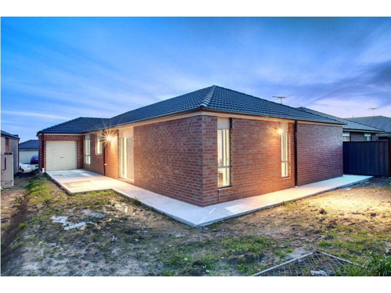 12 Black Range Avenue, Craigieburn VIC 3064