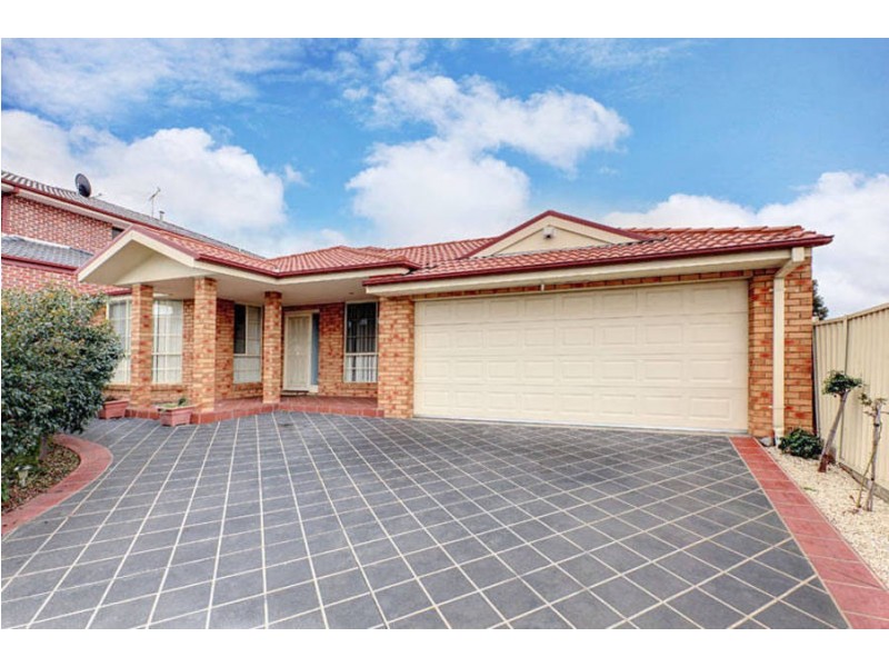 17 Bentley Avenue, Roxburgh Park VIC 3064