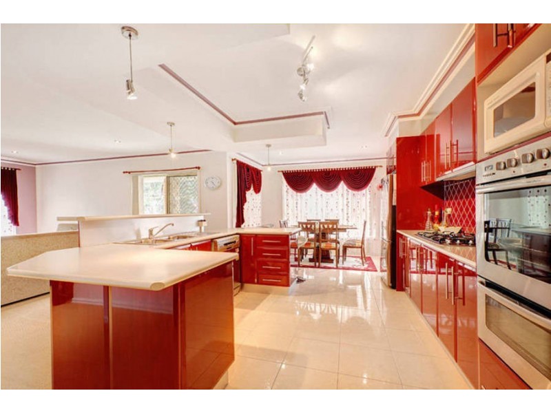 17 Bentley Avenue, Roxburgh Park VIC 3064