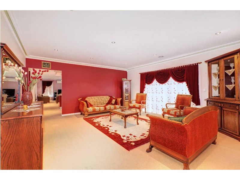 17 Bentley Avenue, Roxburgh Park VIC 3064