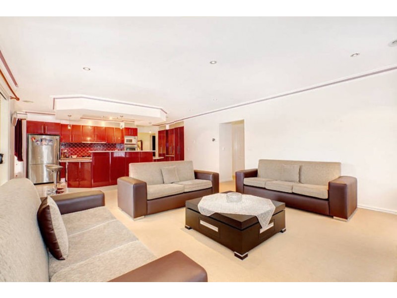 17 Bentley Avenue, Roxburgh Park VIC 3064