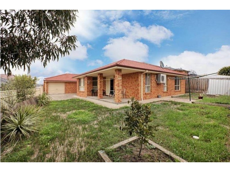 17 Bentley Avenue, Roxburgh Park VIC 3064
