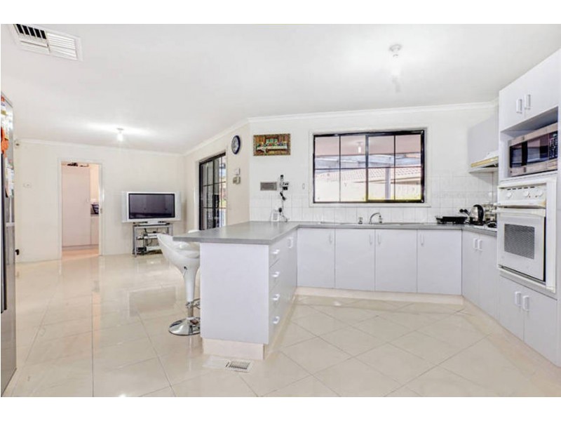 22 Knight Court, Roxburgh Park VIC 3064