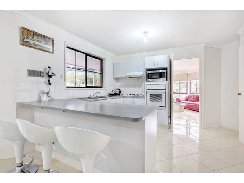 22 Knight Court, Roxburgh Park VIC 3064