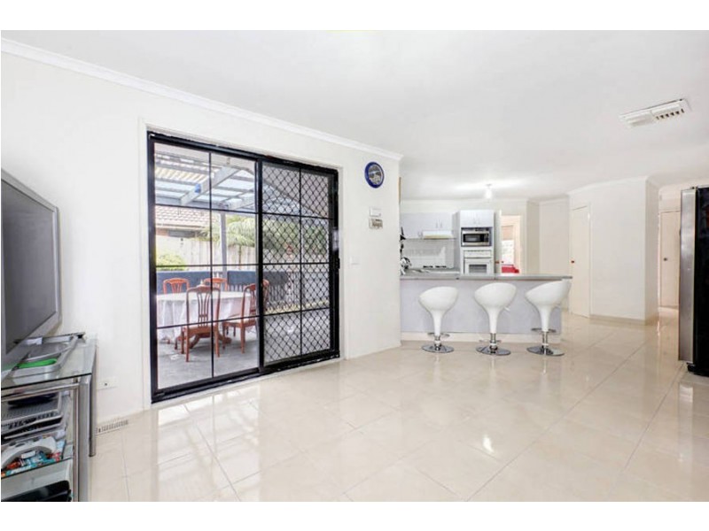 22 Knight Court, Roxburgh Park VIC 3064