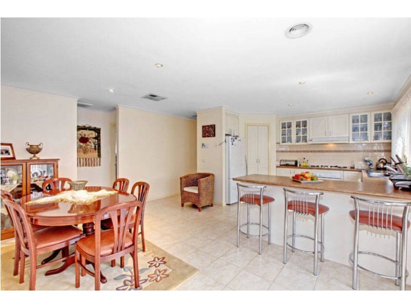 21 Mackellar Drive, Roxburgh Park VIC 3064