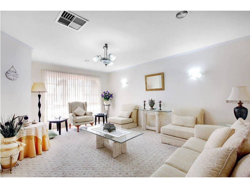 21 Mackellar Drive, Roxburgh Park VIC 3064