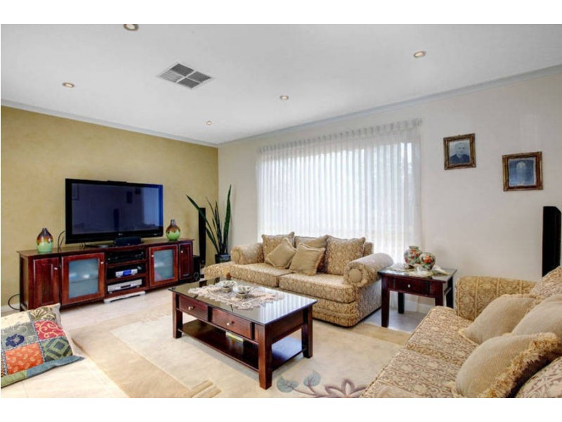 21 Mackellar Drive, Roxburgh Park VIC 3064