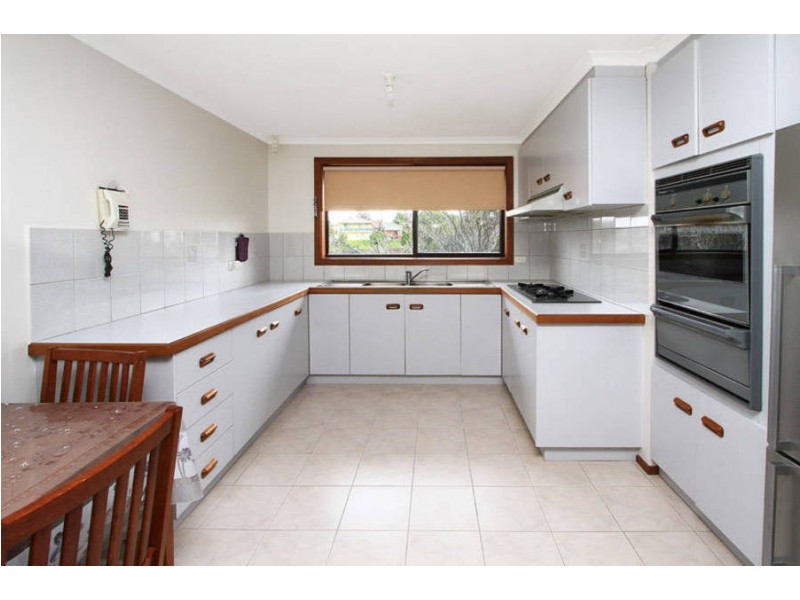 2/18 Bronco Court, Meadow Heights VIC 3048