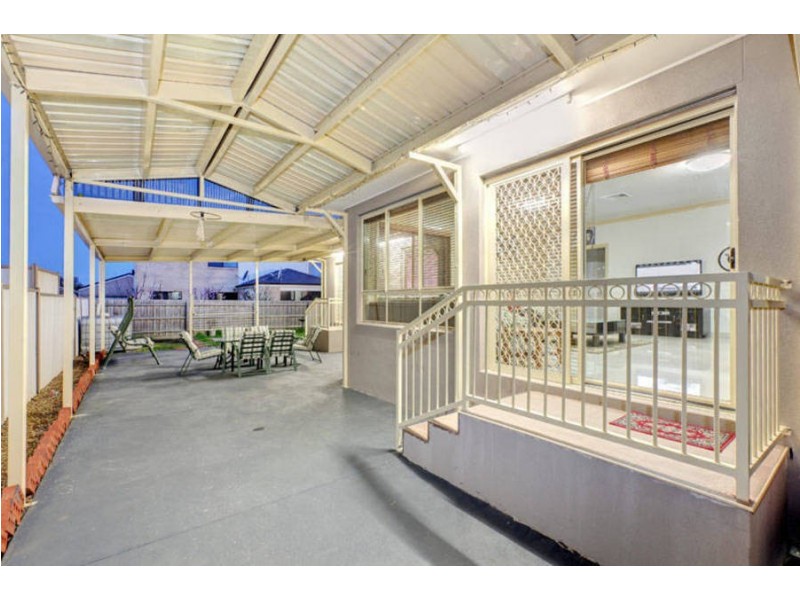 10 Brushwood Circuit, Roxburgh Park VIC 3064