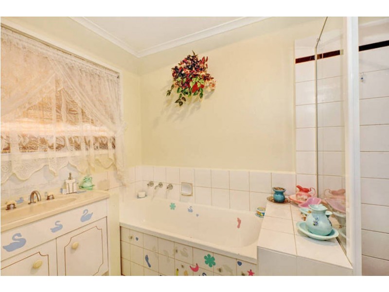 1 Bendoc Court, Meadow Heights VIC 3048