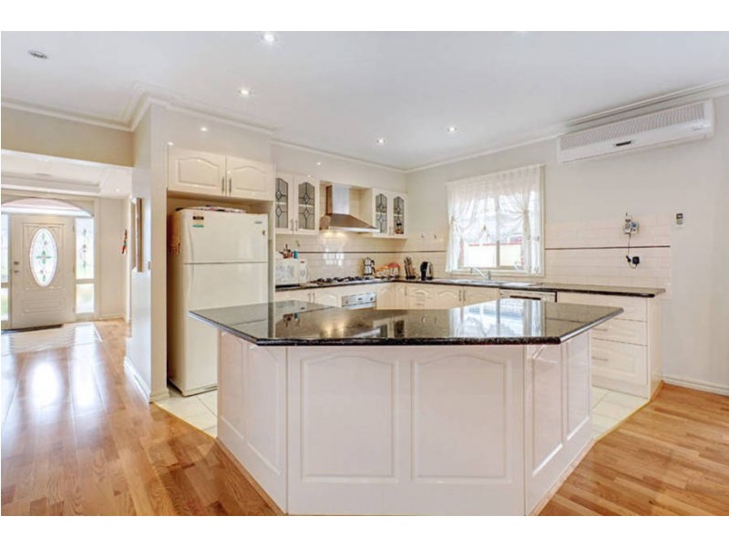 79 Lockwood Drive, Roxburgh Park VIC 3064