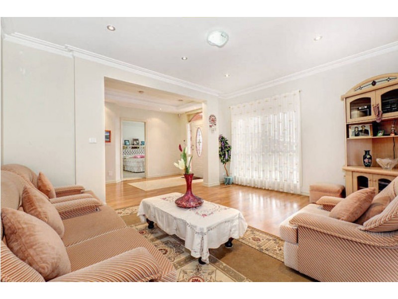 79 Lockwood Drive, Roxburgh Park VIC 3064