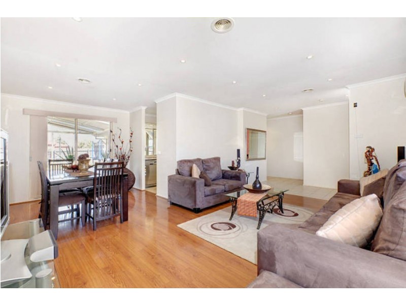 5 Parer Way, Roxburgh Park VIC 3064