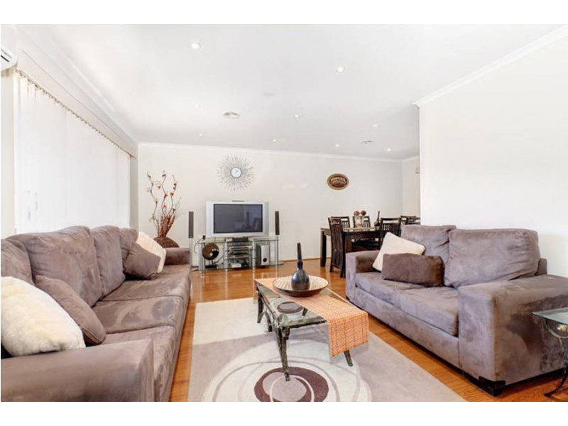 5 Parer Way, Roxburgh Park VIC 3064