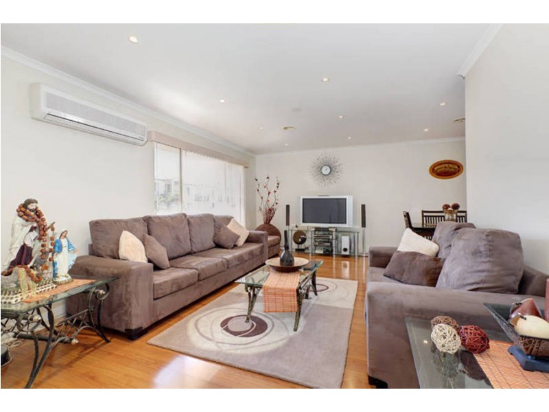 5 Parer Way, Roxburgh Park VIC 3064