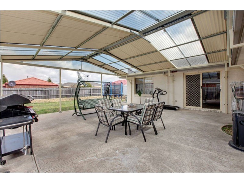 5 Parer Way, Roxburgh Park VIC 3064