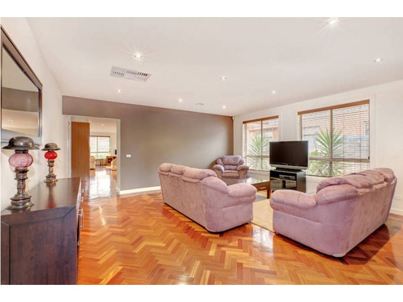 34 Villawood Avenue, Roxburgh Park VIC 3064