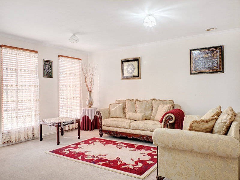 24 Waterbury Turn, Craigieburn VIC 3064