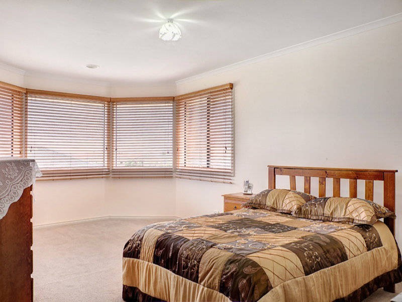 24 Waterbury Turn, Craigieburn VIC 3064