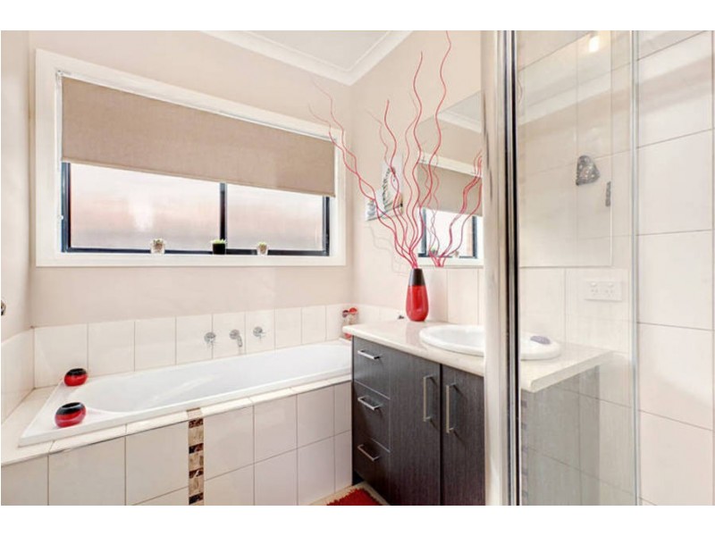 6 Cordyline Grove, Craigieburn VIC 3064