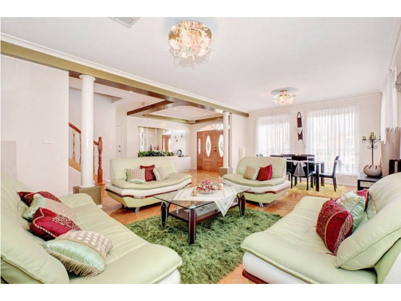 15 Bentley Avenue, Roxburgh Park VIC 3064