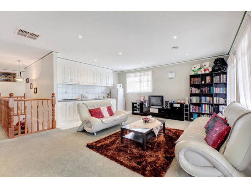 15 Bentley Avenue, Roxburgh Park VIC 3064