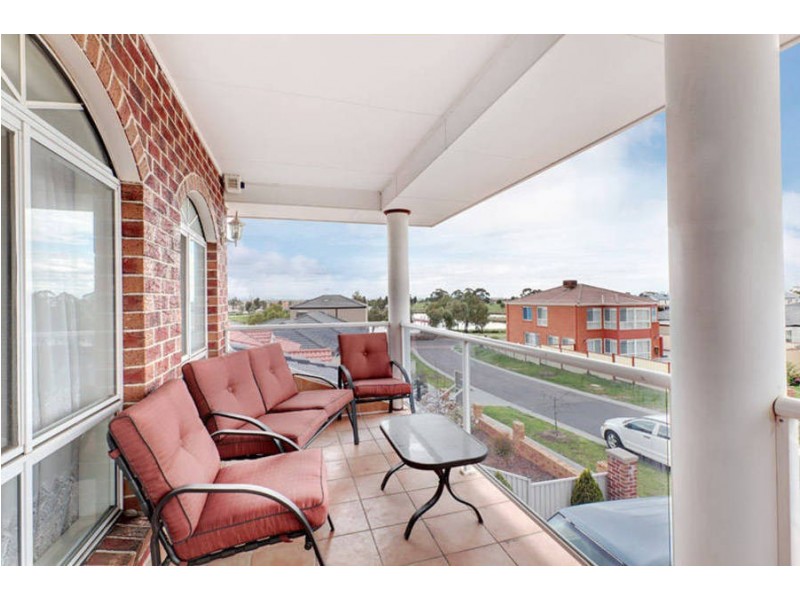 15 Bentley Avenue, Roxburgh Park VIC 3064