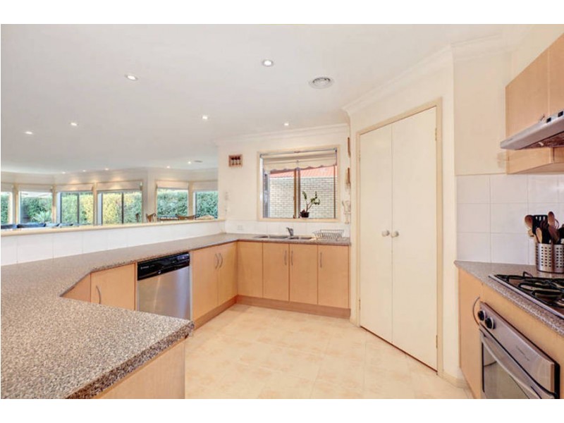 29 Shortridge Circuit, Roxburgh Park VIC 3064