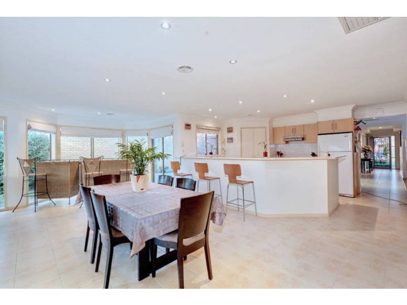 29 Shortridge Circuit, Roxburgh Park VIC 3064