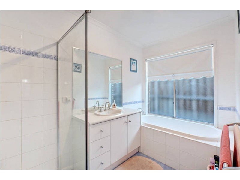 29 Shortridge Circuit, Roxburgh Park VIC 3064