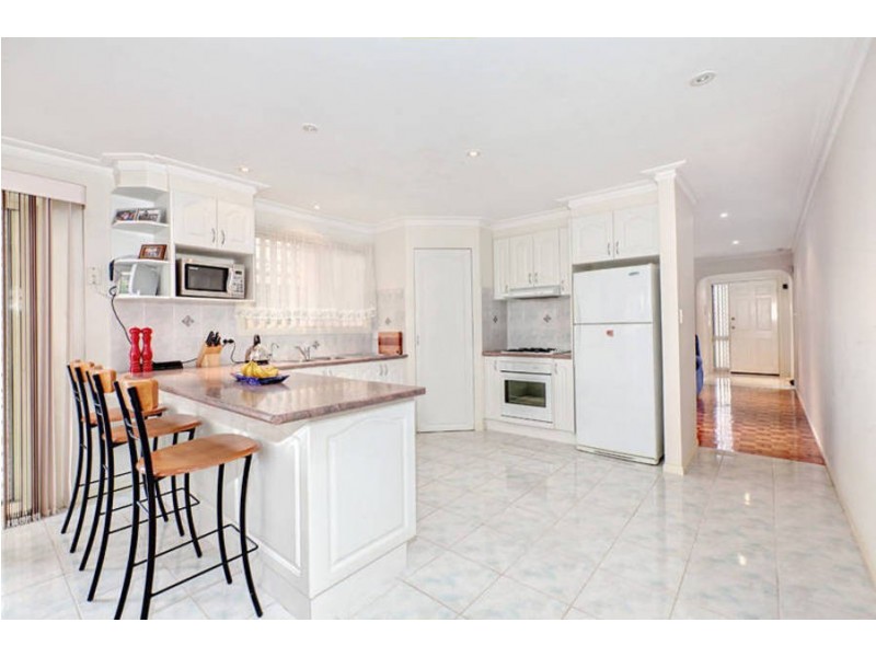 6 Hemsworth Court, Roxburgh Park VIC 3064