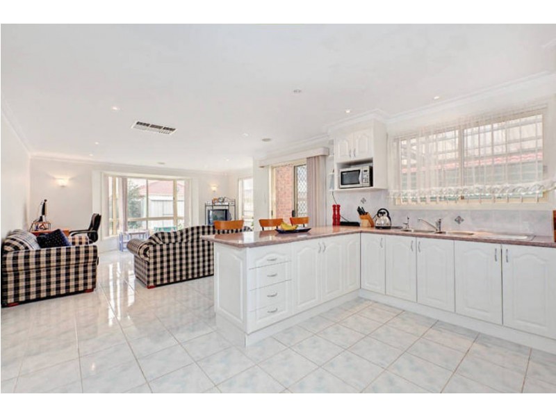 6 Hemsworth Court, Roxburgh Park VIC 3064