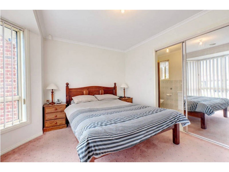 6 Hemsworth Court, Roxburgh Park VIC 3064