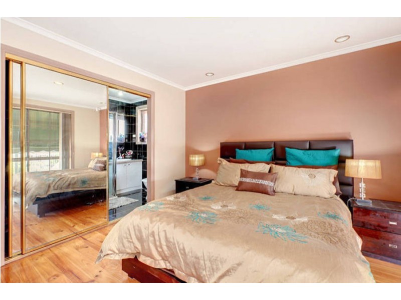 1/7 Care Close, Meadow Heights VIC 3048