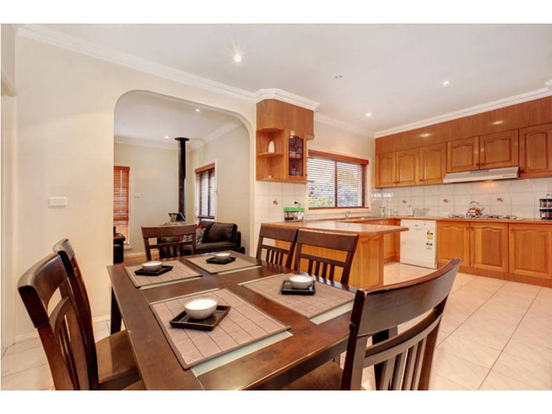 2/8 Bronco Court, Meadow Heights VIC 3048