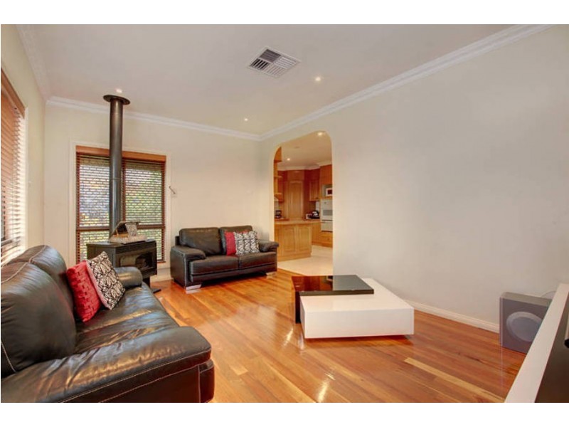 2/8 Bronco Court, Meadow Heights VIC 3048