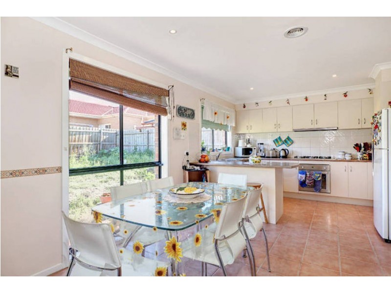 3 Colchester Circuit, Roxburgh Park VIC 3064