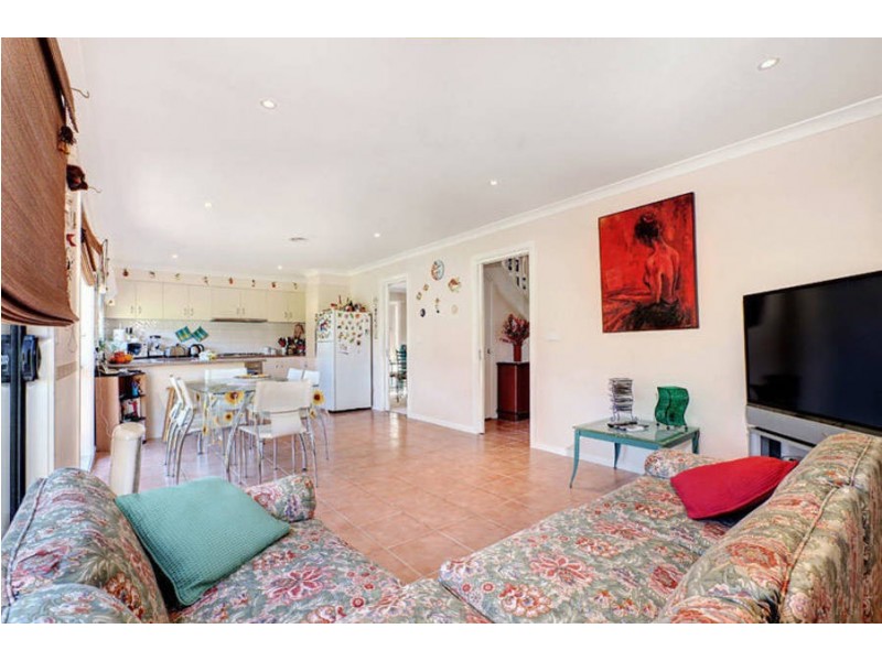 3 Colchester Circuit, Roxburgh Park VIC 3064