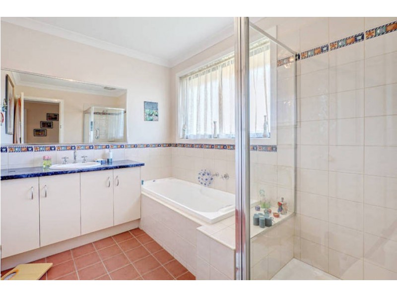 3 Colchester Circuit, Roxburgh Park VIC 3064