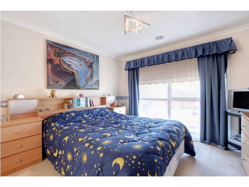 3 Colchester Circuit, Roxburgh Park VIC 3064