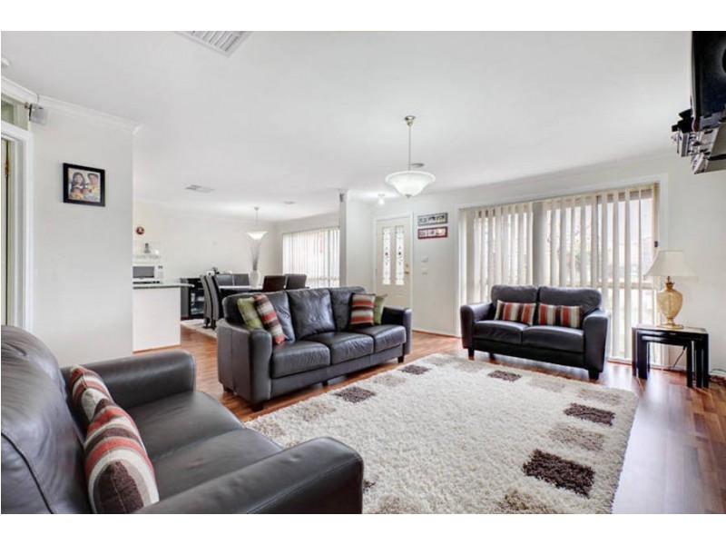 5 Masters Circuit, Roxburgh Park VIC 3064